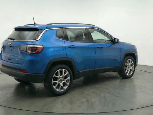 Used 2025 Jeep Compass Limited image 9