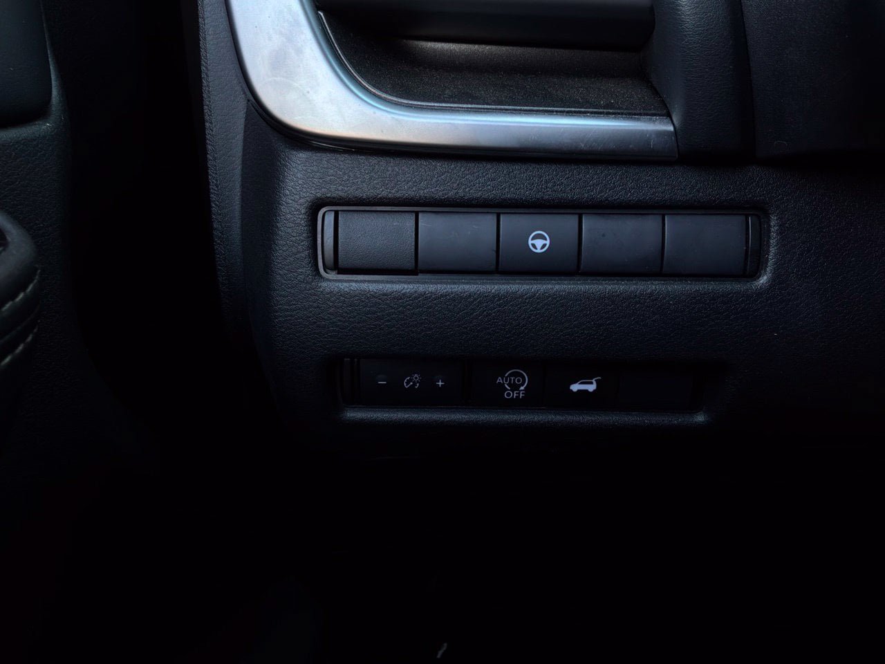 Used 2025 Nissan Rogue SV FWD image 24