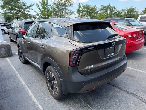 Certified 2025 Nissan Kicks SV AWD/4WD image 4