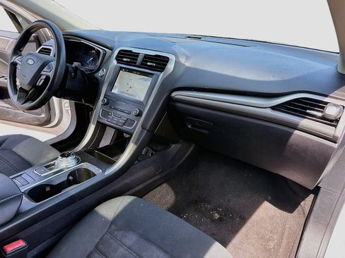 Used 2019 Ford Fusion SE FWD image 32