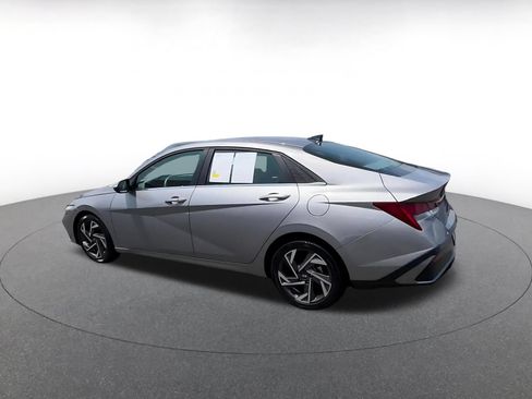 Used 2025 Hyundai Elantra SEL FWD image 10