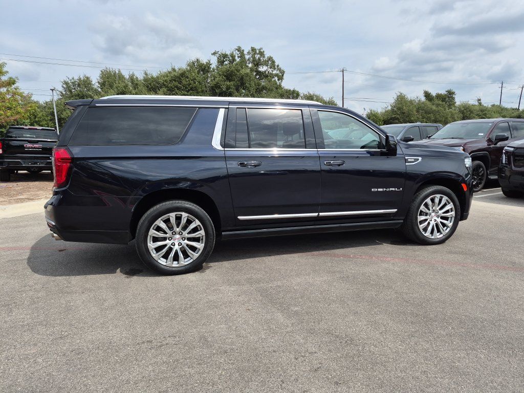 Used 2023 GMC Yukon XL Denali AWD/4WD image 10