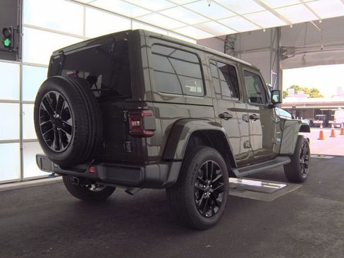 Used 2024 Jeep Wrangler Unlimited Sahara w/ Technology Group AWD/4WD image 3