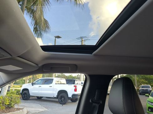 Used 2024 Mitsubishi Outlander SE Black Edition image 21