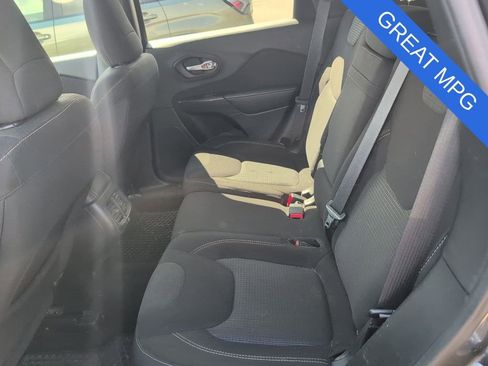 Used 2016 Jeep Cherokee Latitude w/ Cold Weather Group image 10