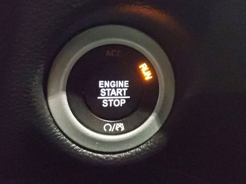 Used 2025 Chrysler Voyager LX image 26