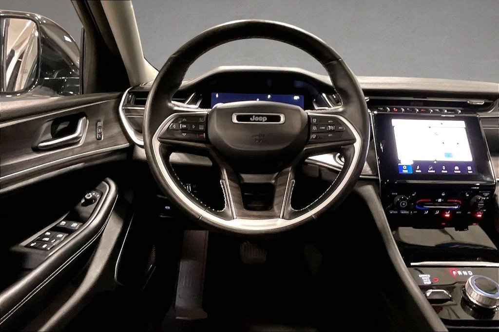 Used 2021 Jeep Grand Cherokee L Limited AWD/4WD image 9