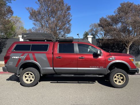 Used 2017 Nissan Titan PRO-4X image 4