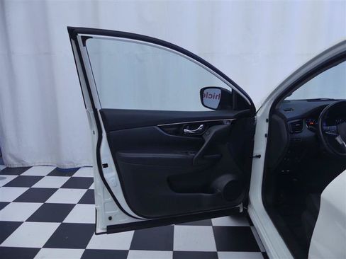 Used 2017 Nissan Rogue Sport SL AWD/4WD image 22