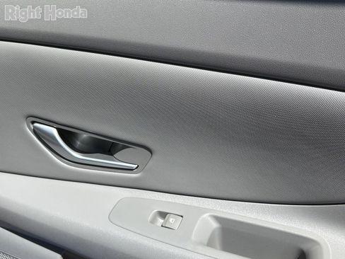 Used 2025 Hyundai Elantra SEL FWD image 24