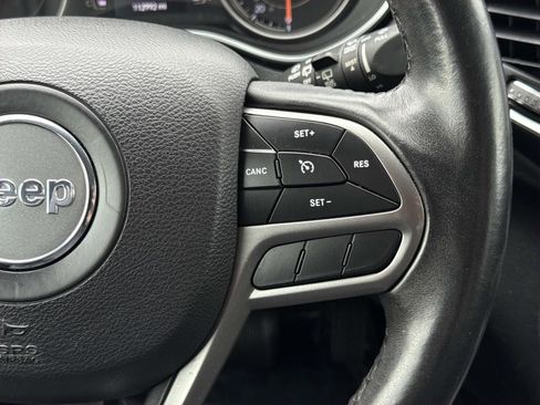 Used 2019 Jeep Cherokee Latitude Plus AWD/4WD image 14