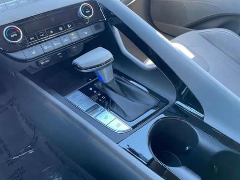 Used 2025 Hyundai Elantra SEL image 39