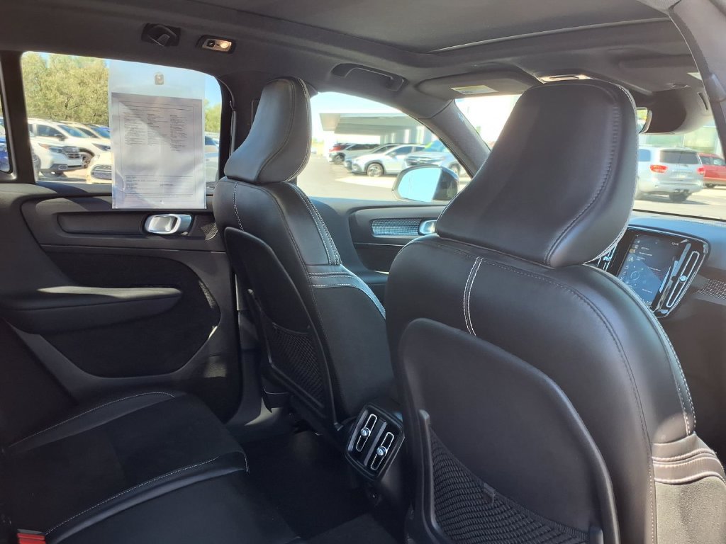 Used 2020 Volvo XC40 T5 R-Design AWD/4WD image 21