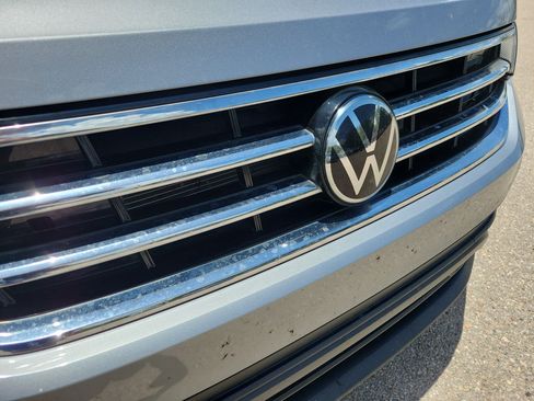 Used 2024 Volkswagen Tiguan SE FWD image 13