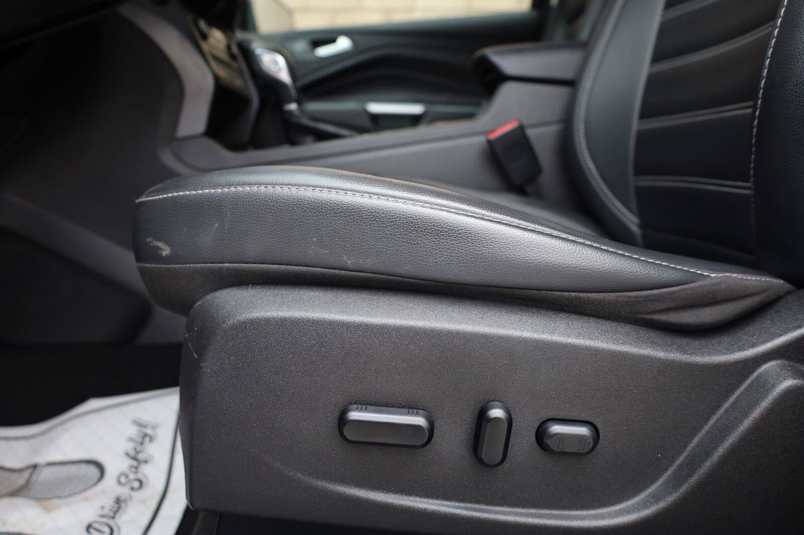 Used 2019 Ford Escape SEL FWD image 19