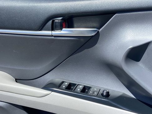 Used 2019 Toyota Camry LE w/ Convenience Package FWD image 18