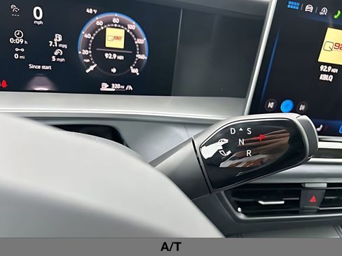 New 2026 Volkswagen Tiguan SE AWD/4WD image 24