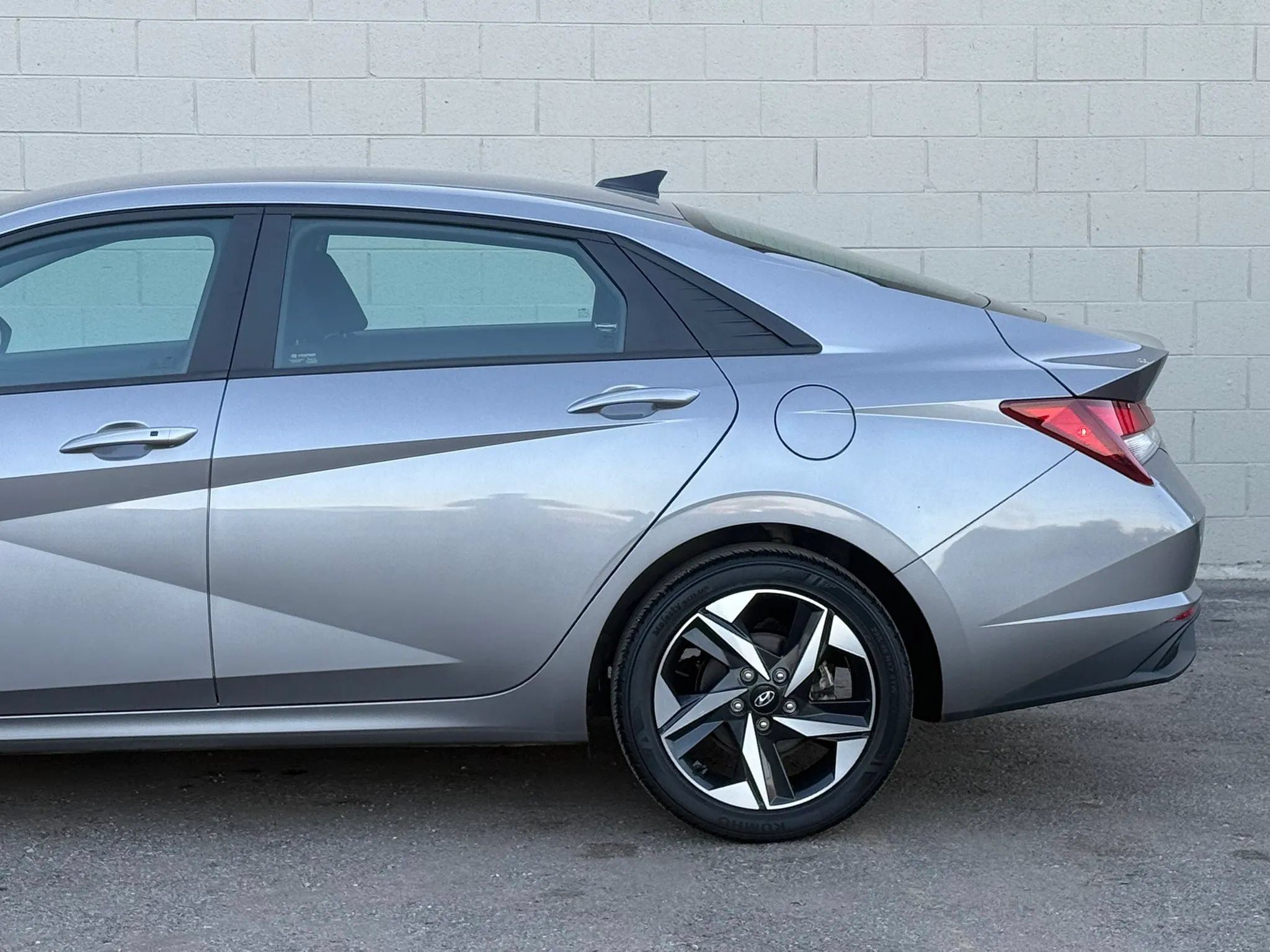 Used 2023 Hyundai Elantra SEL w/ Convenience Package FWD image 4