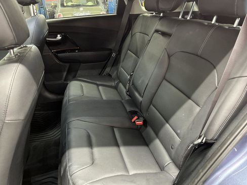Used 2022 Kia Niro EX Premium image 8