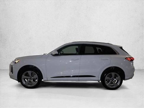 Used 2025 Audi Q5 Premium w/ Premium Plus AWD/4WD image 10