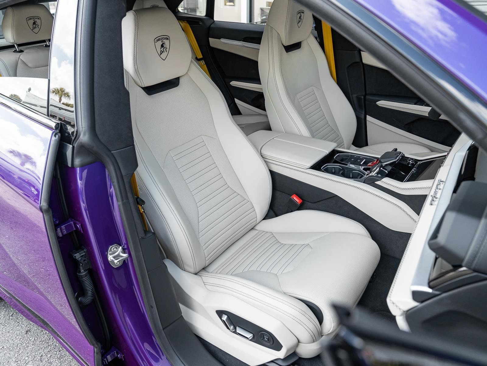 Used 2025 Lamborghini Urus SE AWD/4WD image 8