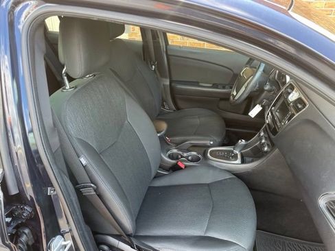 Used 2011 Chrysler 200 Touring FWD image 39