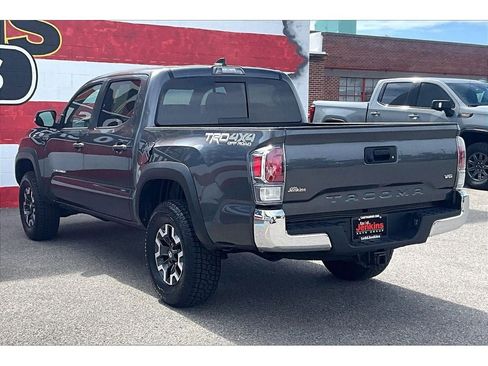 Used 2022 Toyota Tacoma TRD Off-Road AWD/4WD image 13