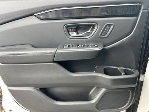 Used 2025 Honda Pilot Elite image 22