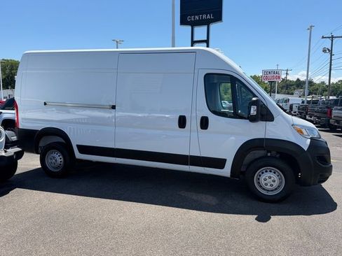Used 2025 RAM ProMaster 2500 w/ Convenience Group FWD image 6