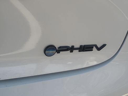 New 2026 Toyota Prius Plug-In Hybrid FWD image 32