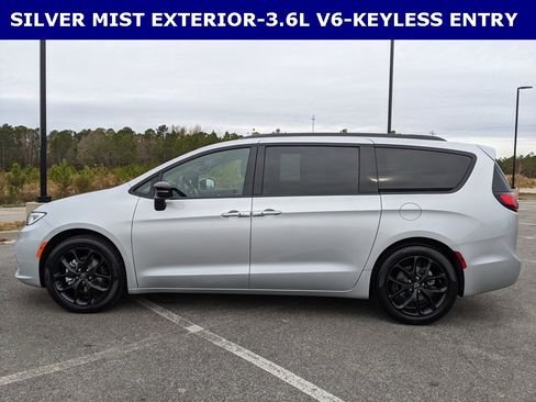 Certified 2026 Chrysler Pacifica Select w/ S Appearance Package image 8