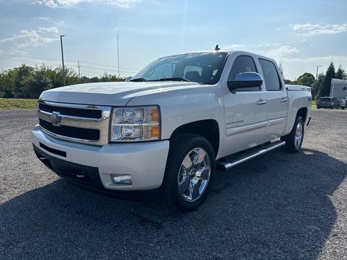 Used 2011 Chevrolet Silverado 1500 LTZ w/ LTZ White Diamond Edition AWD/4WD image 3