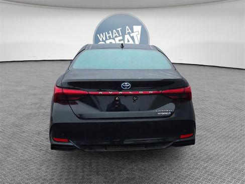 Used 2021 Toyota Avalon Limited image 5