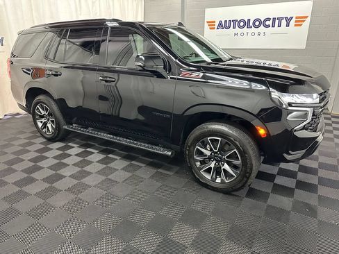 Used 2022 Chevrolet Tahoe Z71 w/ Luxury Package AWD/4WD image 2