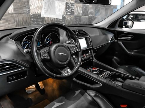 Used 2017 Jaguar F-PACE R-Sport AWD/4WD image 3