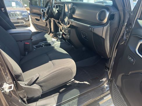 Used 2020 Jeep Gladiator Sport w/ Quick Order Package 24S AWD/4WD image 39