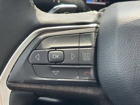 Used 2025 Jeep Grand Cherokee Limited AWD/4WD image 11
