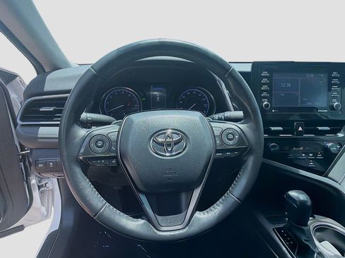 Used 2022 Toyota Camry SE w/ Convenience Package FWD image 10