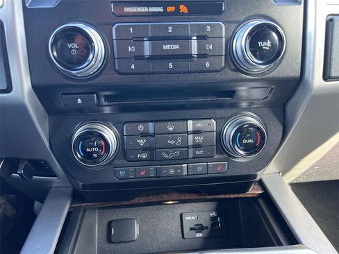 Used 2015 Ford F150 Platinum w/ Technology Package image 19