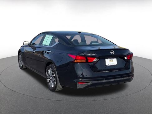 Used 2025 Nissan Altima 2.5 SV image 11