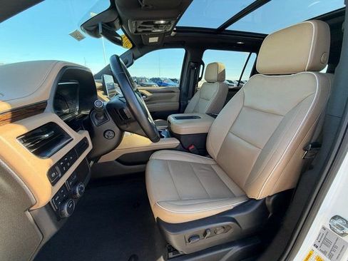 Used 2024 Chevrolet Suburban Premier image 17