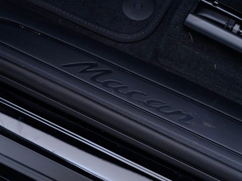Certified 2026 Porsche Macan AWD/4WD image 14