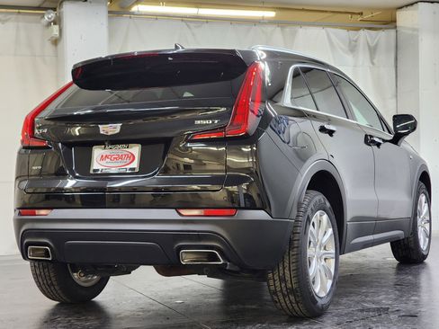 Used 2023 Cadillac XT4 Luxury w/ Cold Weather Package image 5