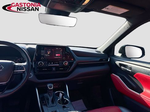 Used 2021 Toyota Highlander XSE image 30