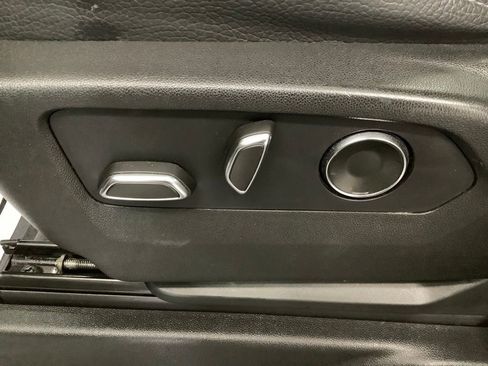 Used 2021 GMC Yukon Denali w/ Denali Premium Package AWD/4WD image 13