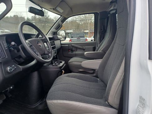 Used 2024 GMC Savana 2500 w/ Driver Convenience Package image 7