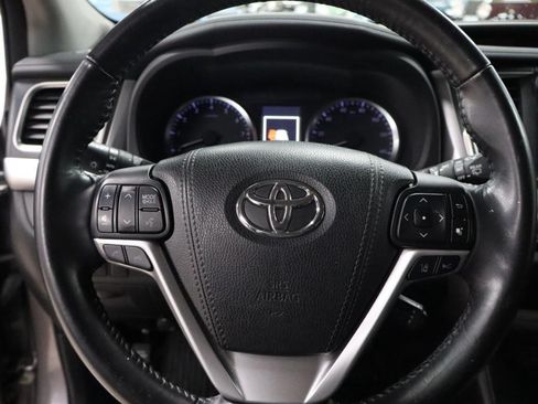 Used 2017 Toyota Highlander Plus AWD/4WD image 13