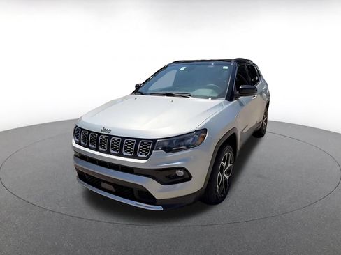 Used 2025 Jeep Compass Limited AWD/4WD image 4