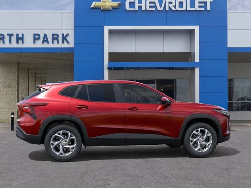 New 2026 Chevrolet Trax LS w/ LS Convenience Package FWD image 5