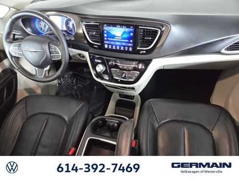 Used 2017 Chrysler Pacifica Touring-L Plus w/ Tire & Wheel Group FWD image 26
